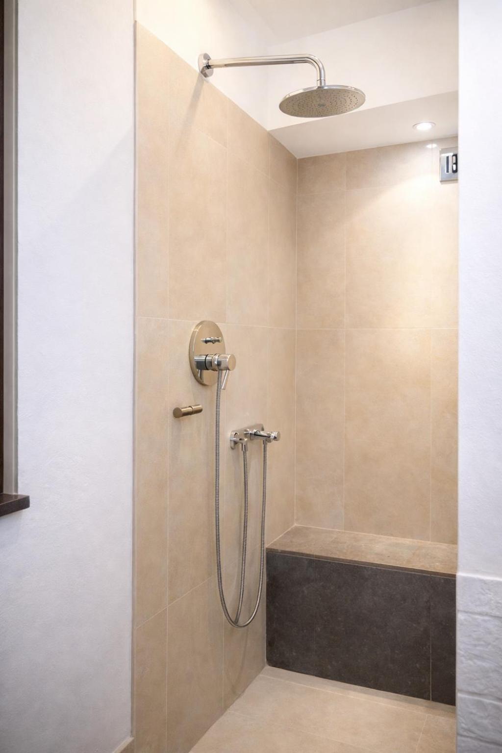 Camera Familiare con Bagno Privato